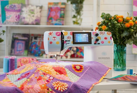 BERNINA 570 QE Kaffe Edition - Blooms for your sewing room - BERNINA